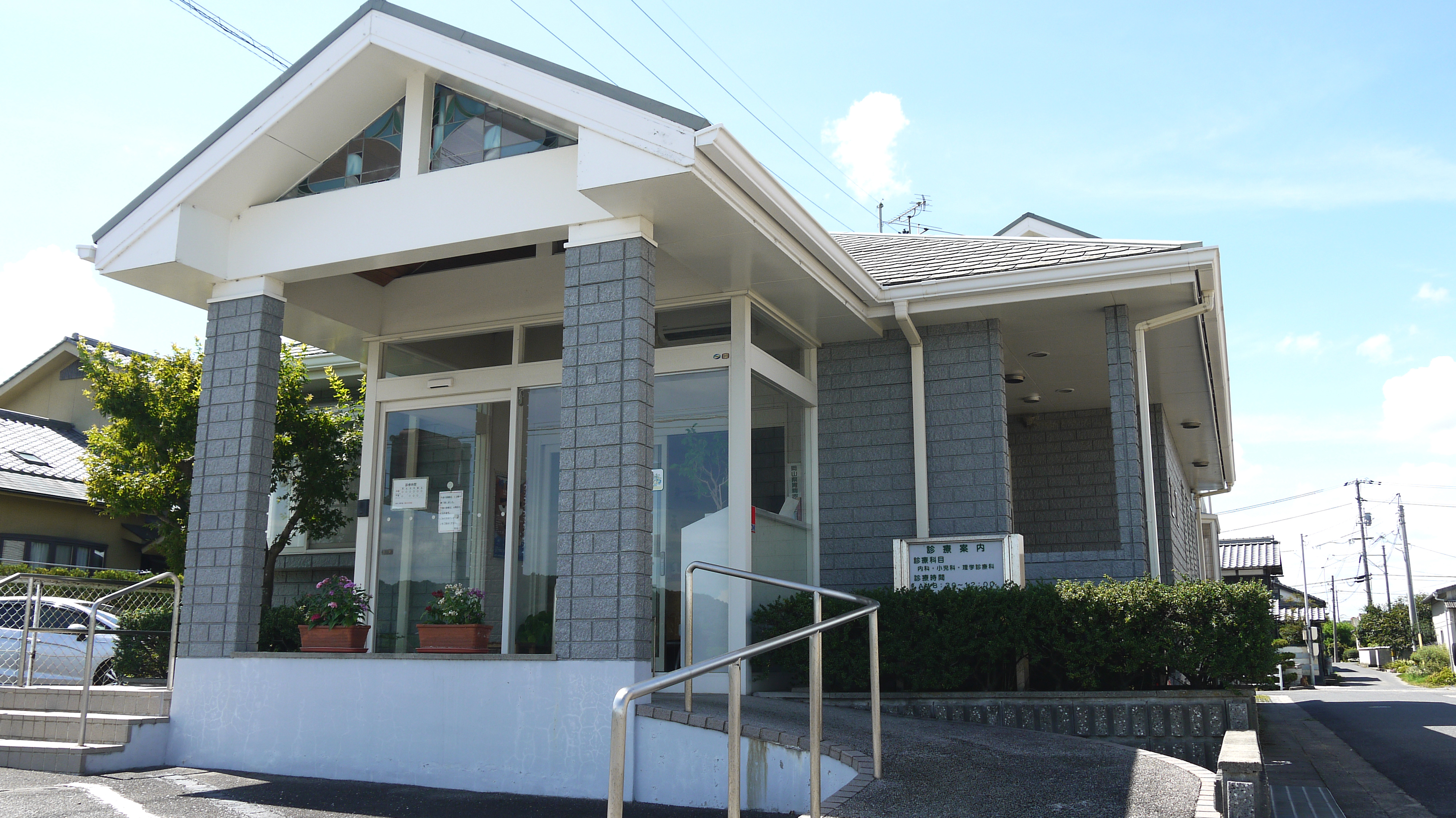 岡山県瀬戸内市邑久町　長田医院（内科・小児科・在宅療養）の入り口の写真です